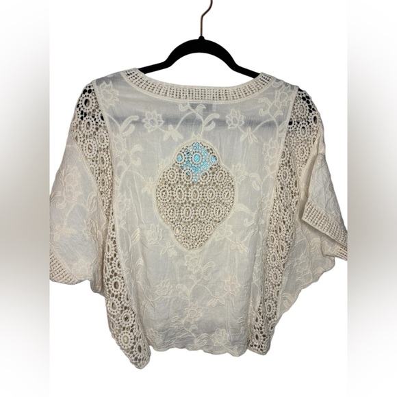 NWOT Hayden Cream Lace Blouse OS loose fit pit2pit 27” L 21” - Picture 2 of 7